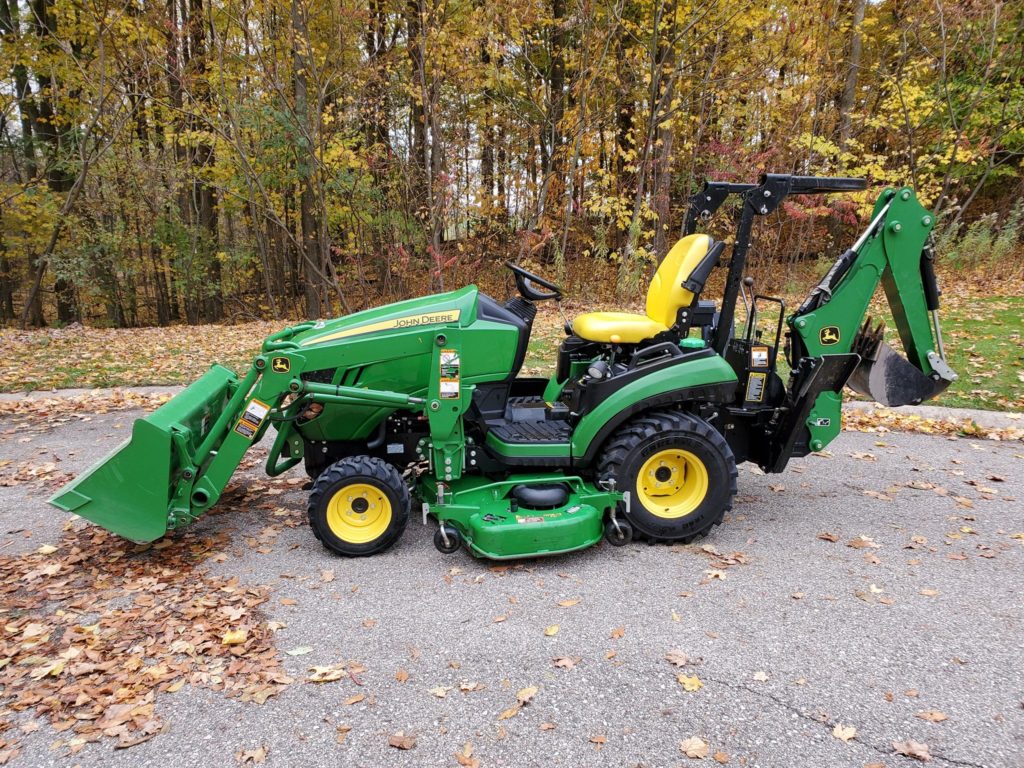 2014-john-deere-1025r-sub-compact-tractor-loader-mower-and-backhoe