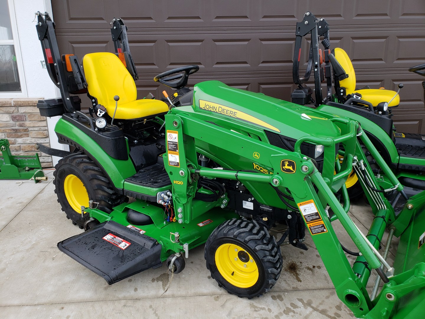 Sold 2016 John Deere 1025r Sub Compact Tractor With H120 Loader Regreen Equipment And Rental 0801