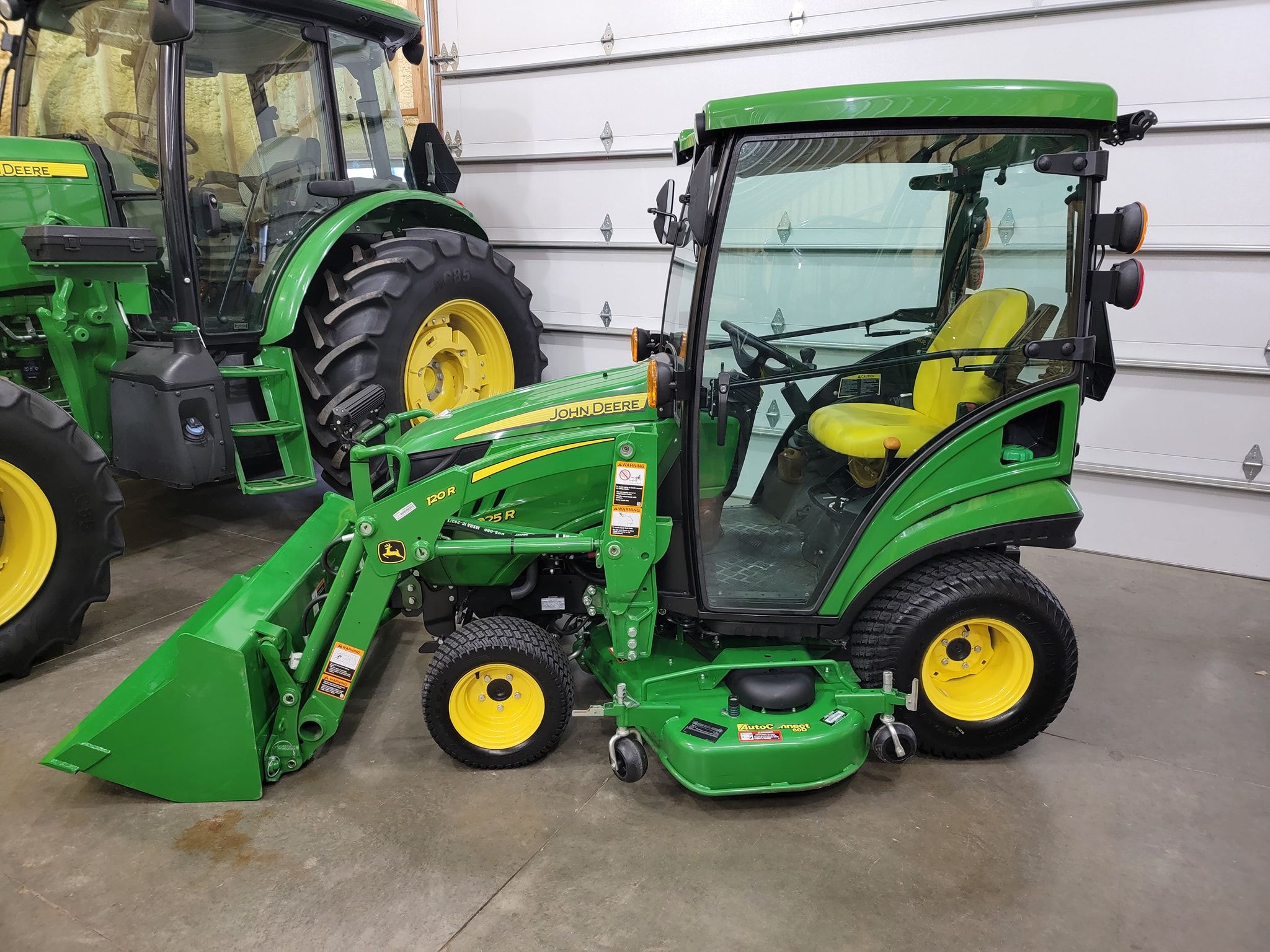 LIKE NEW LOW HOUR John Deere 1025R Sub Compact Tractor, Loader, Mower