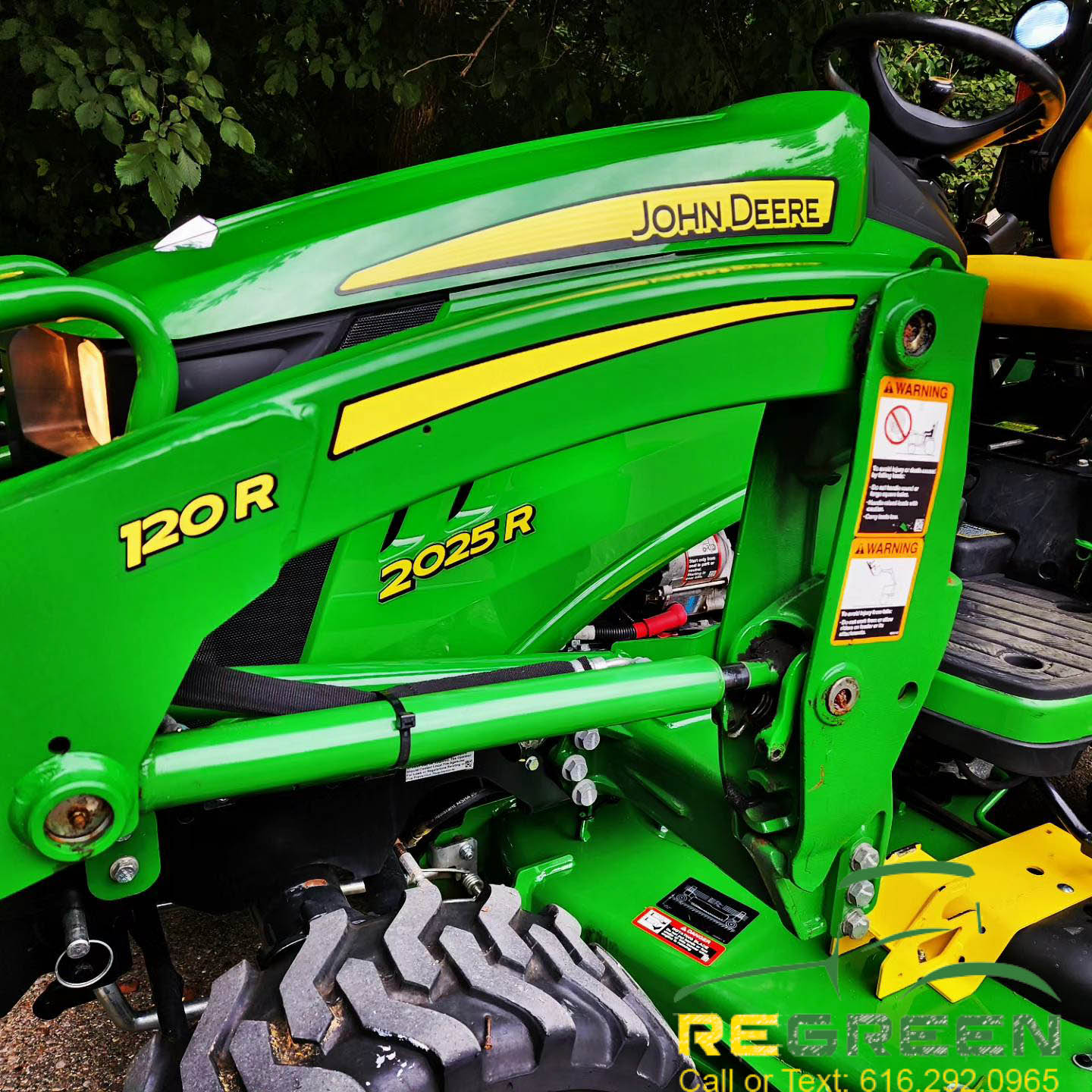 2019 John Deere 2025R Sub Compact Tractor & Attachments Package - Image 5