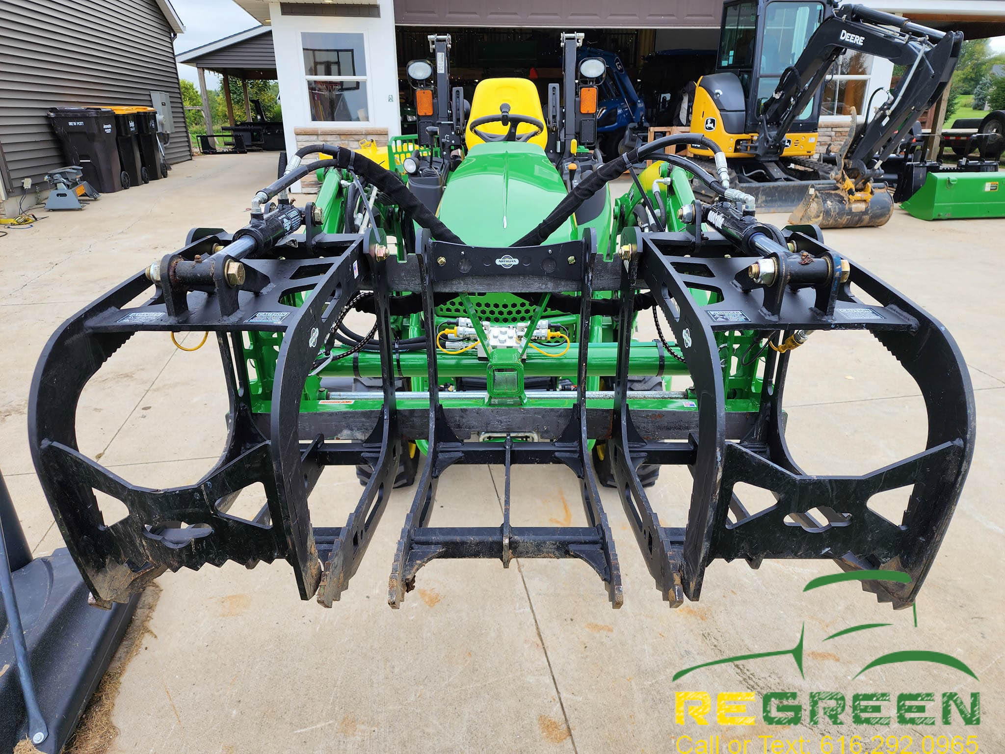 2019 John Deere 2025R Sub Compact Tractor & Attachments Package - Image 7