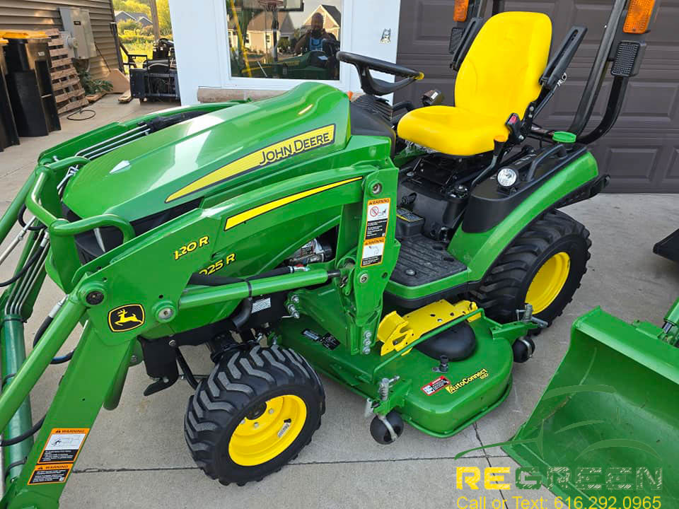 2019 John Deere 1025R & Attachments Package / 2018 John Deere 1025R & Attachments Package - Image 6