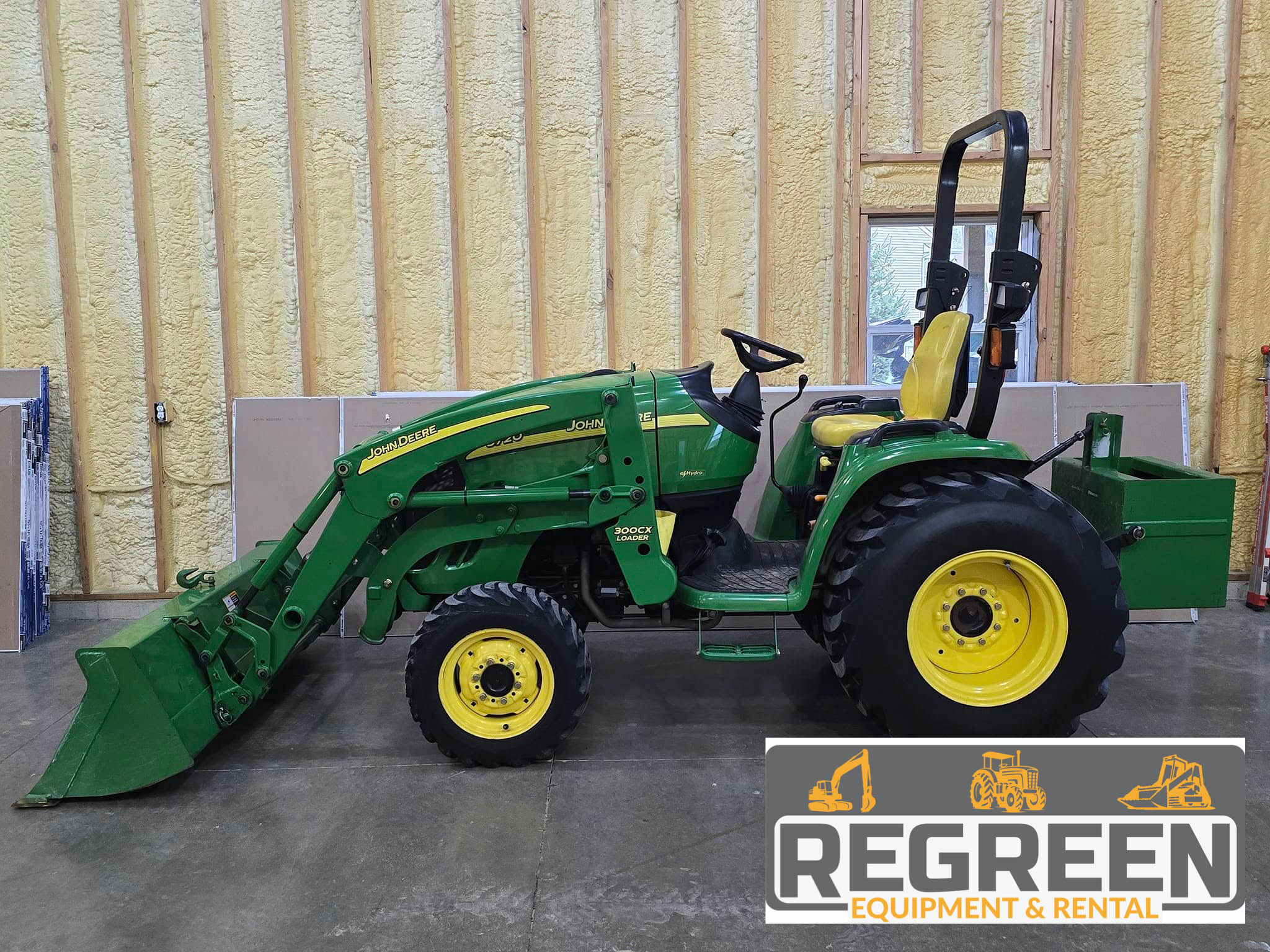 2005 John Deere 3720 Compact Utility Tractor & 300CX Loader - Image 7