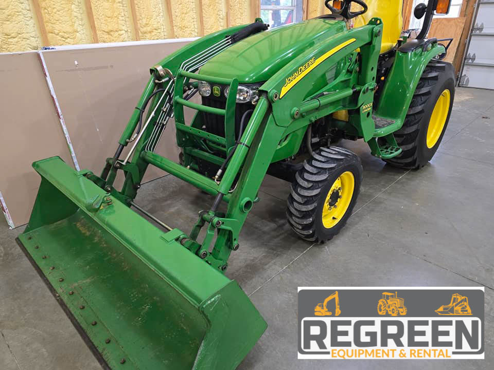 2005 John Deere 3720 Compact Utility Tractor & 300CX Loader - Image 9