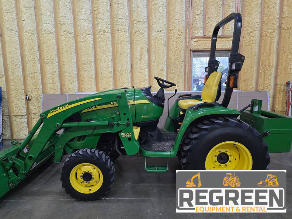 2005 John Deere 3720 Compact Utility Tractor & 300CX Loader - Image 10