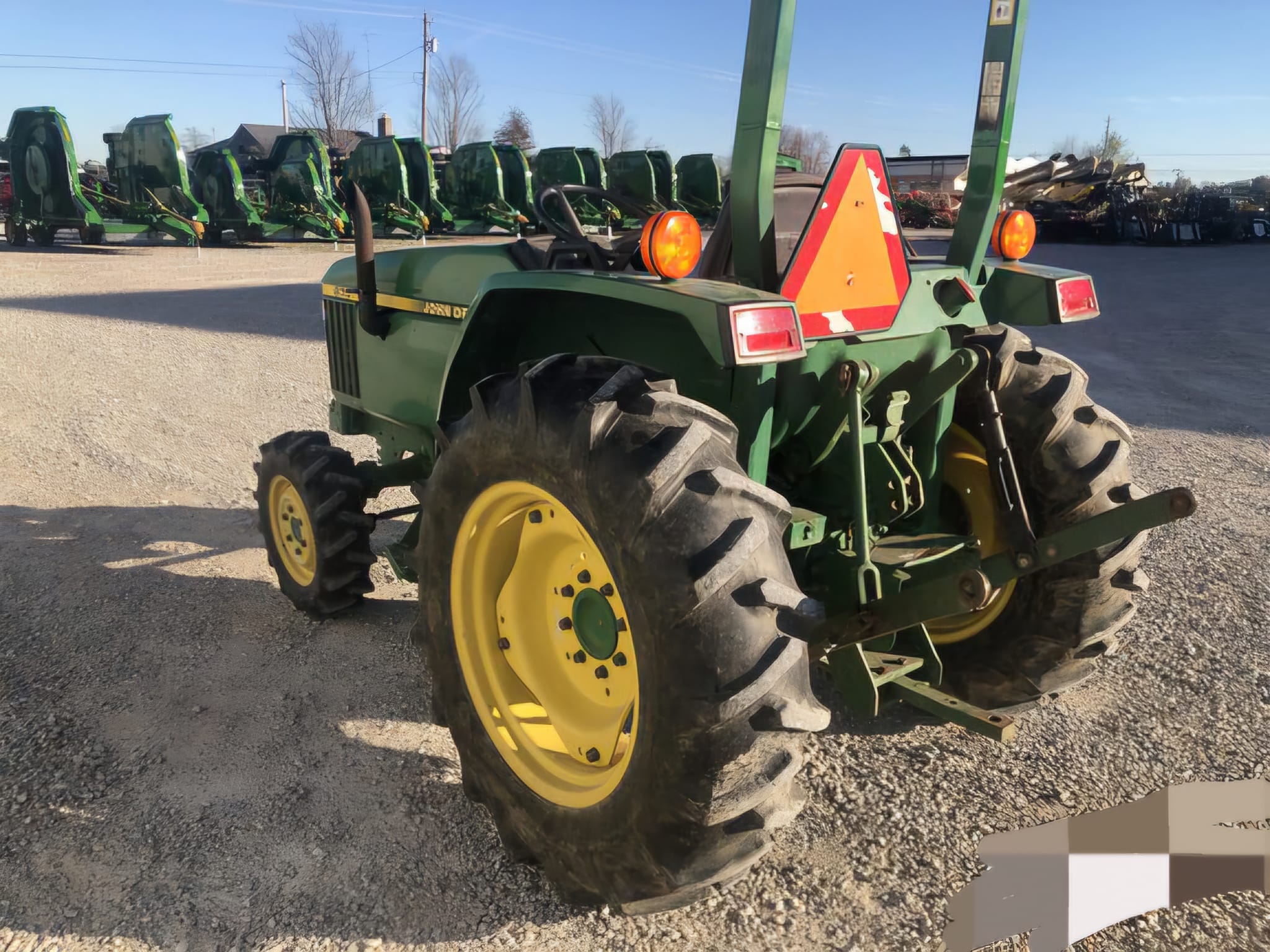 1993 John Deere 870 Compact Tractor - Image 4