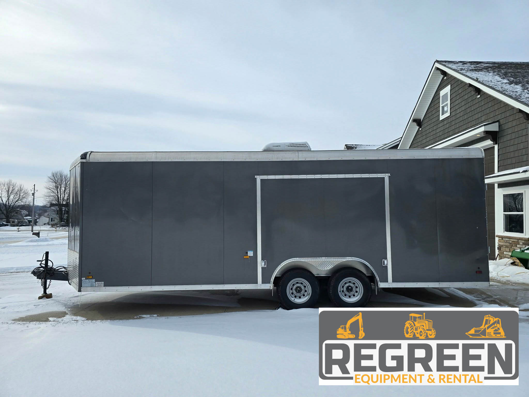 HEATED & AIR CONDITIONED ENCLOSED CAUR HAULER TRAILER FOR RENT  - Image 4