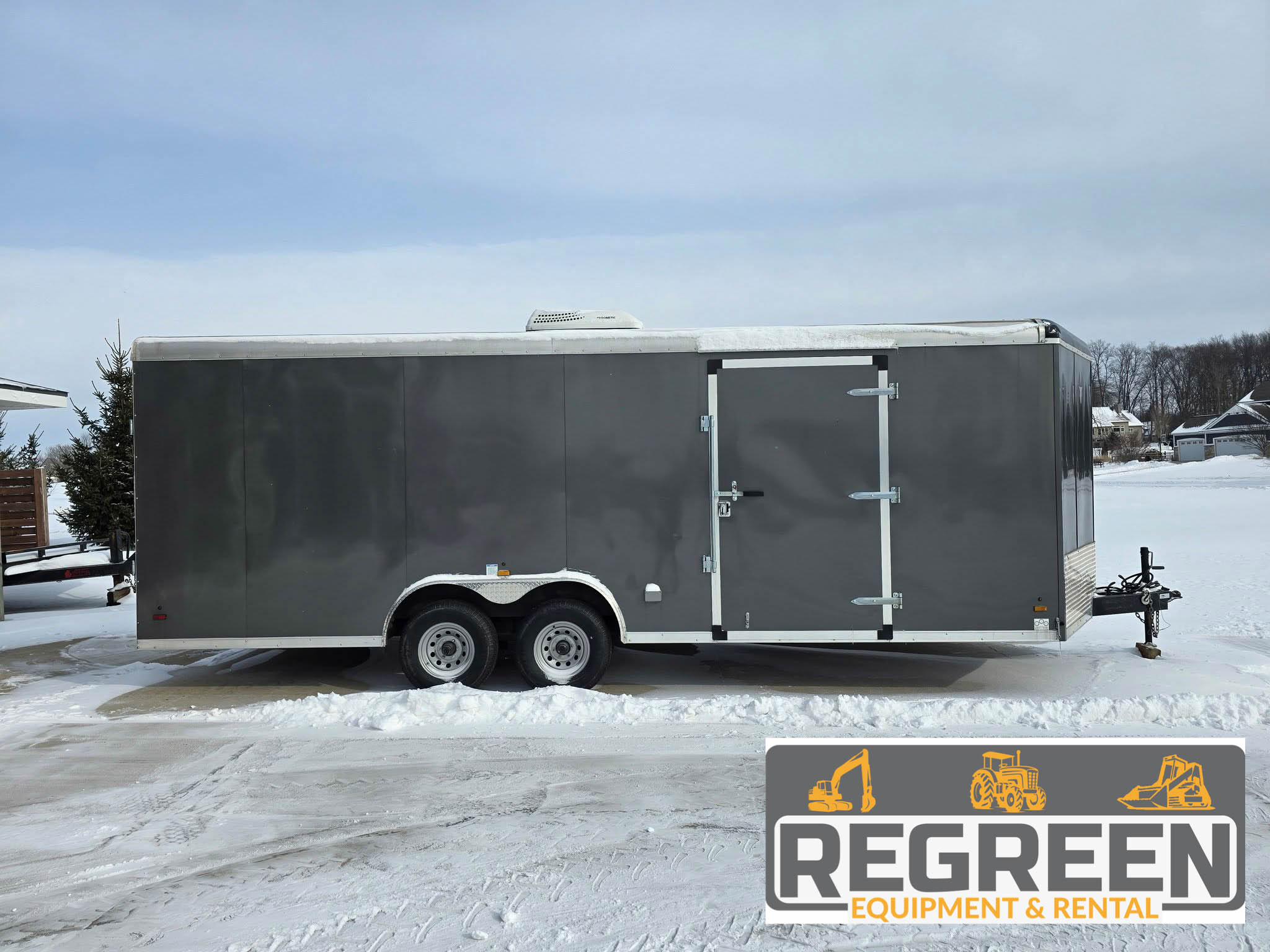 HEATED & AIR CONDITIONED ENCLOSED CAUR HAULER TRAILER FOR RENT 